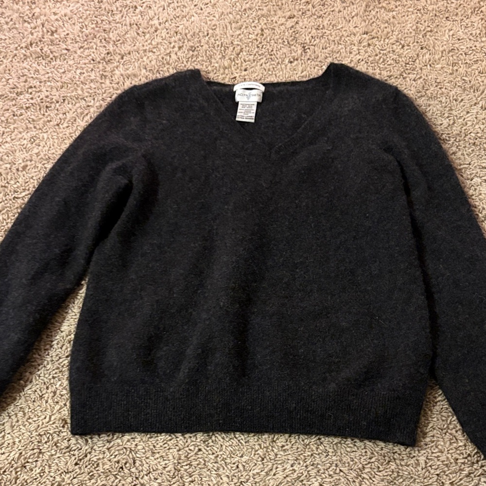 Cashmere Women's V-Neck Sweater - Black
